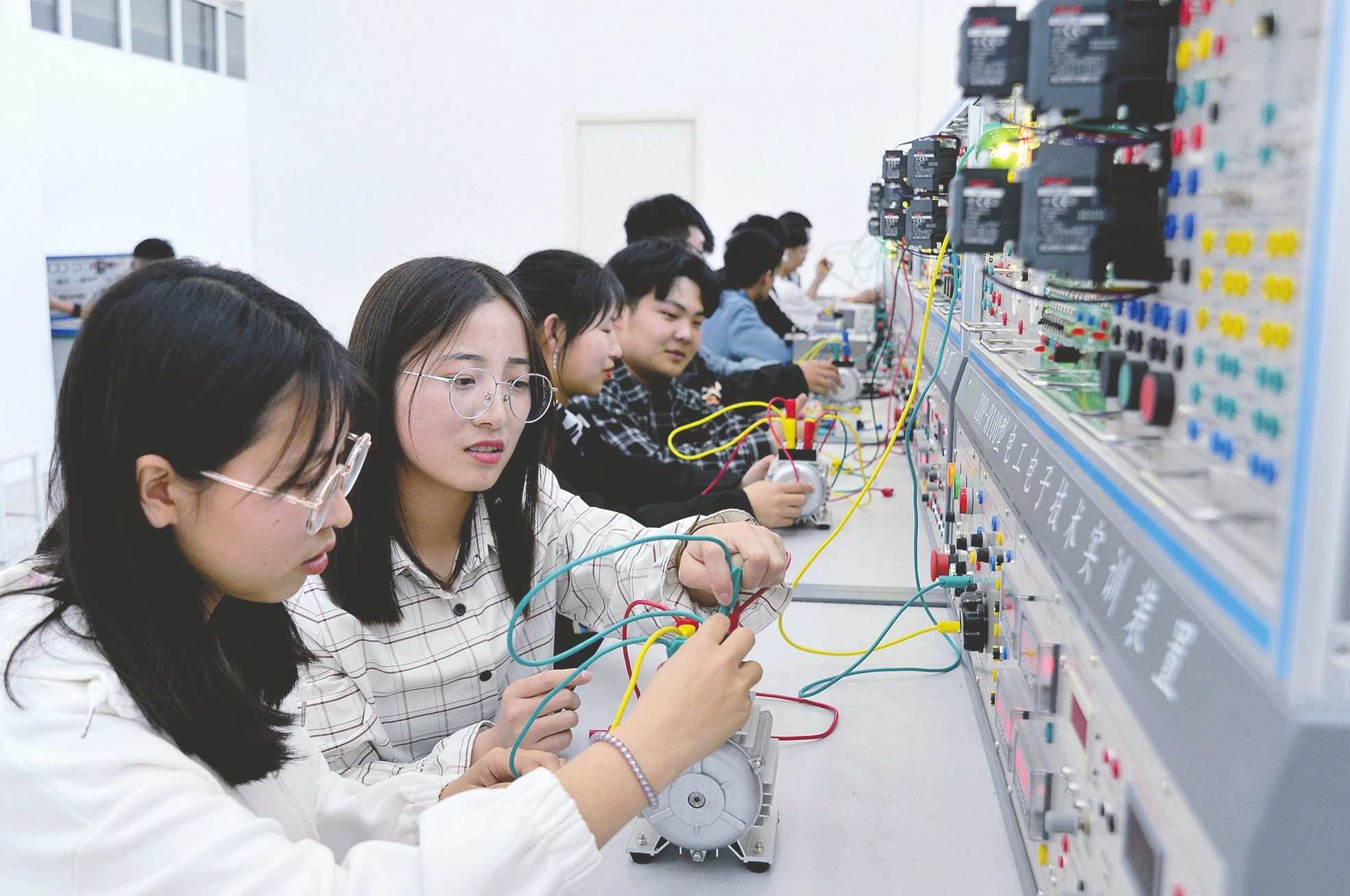 教育部：接下来加快建立“职教高考”制度